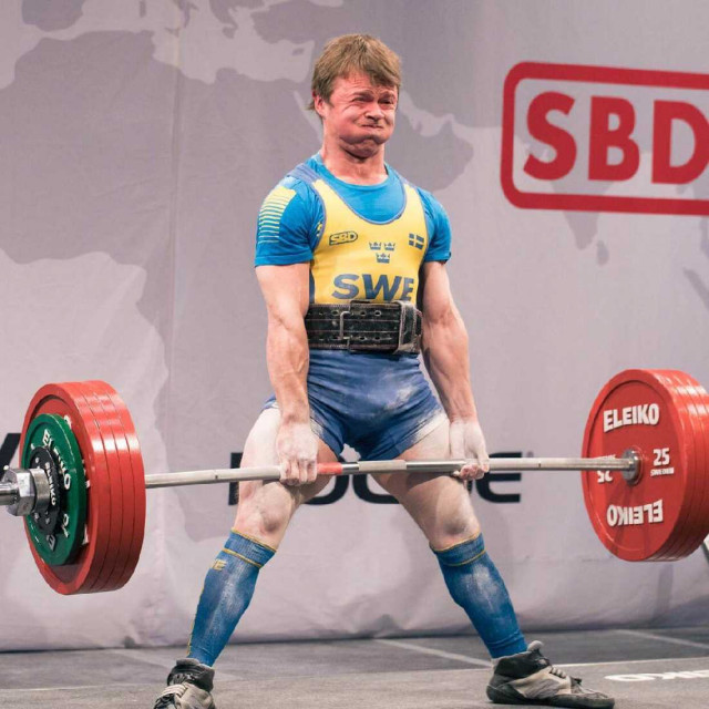 Svenske världsmästaren i styrkelyft Eddie Berglund laddar upp för nya VM- och EM-tävlingar.